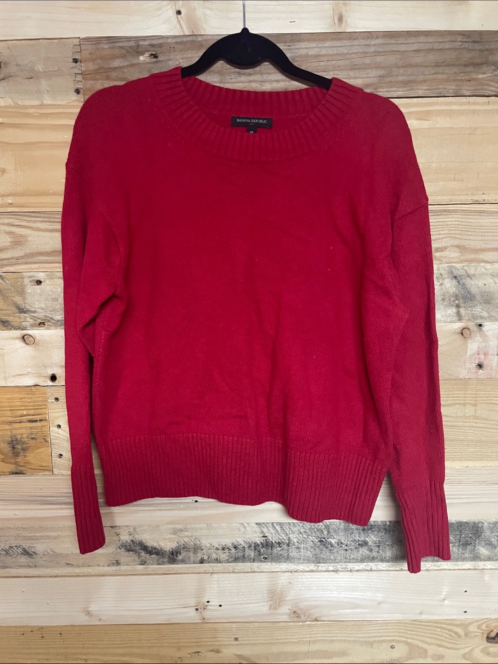 Banana Republic size Medium Vibrant Red Soft and Stretchy Crewneck Sweater
